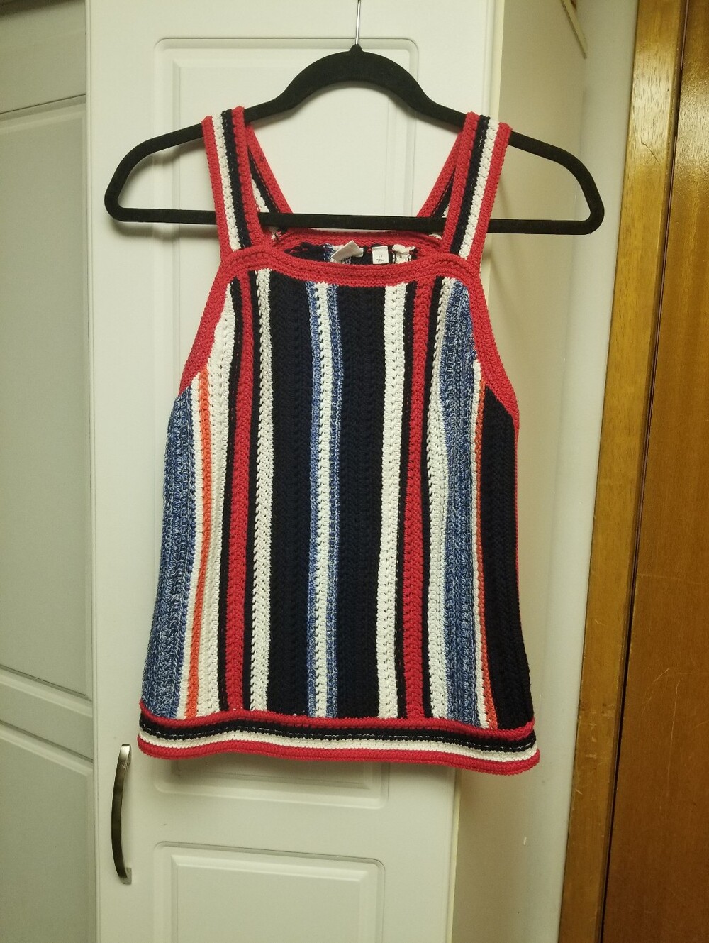 🍁🌺🌲Gap striped crochet tank top